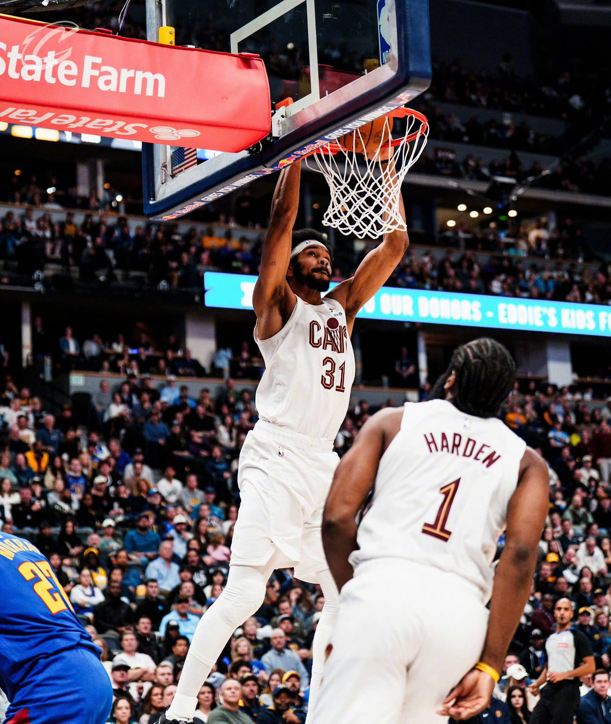 关于哈登回归赛场,惊险取胜首场状态亮眼,掘金观众沸腾!的信息 关于哈登回归赛场,惊险取胜首场状态亮眼,掘金观众沸腾!的信息